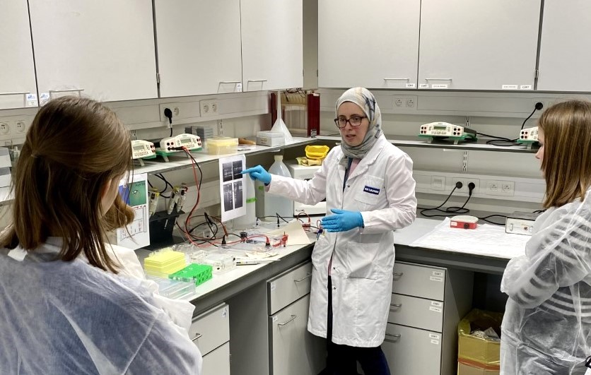 230210 School visit to KU Leuven lab Feb 2023 - Demoucelle Parkinson Charity